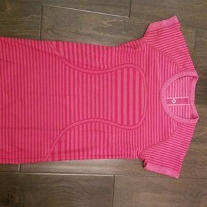 Lululemon dark pink top size 6